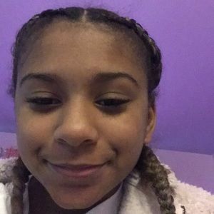 Meet your Posher, Ella